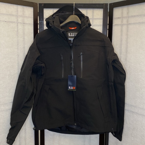 5.11 Tactical Sabre 2.0 Black Jacket NWT - Picture 2 of 6